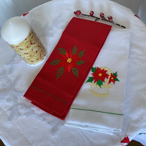 A pair of brand new tea towels! One white with red poinsettias, one red - Picture 7 of 7